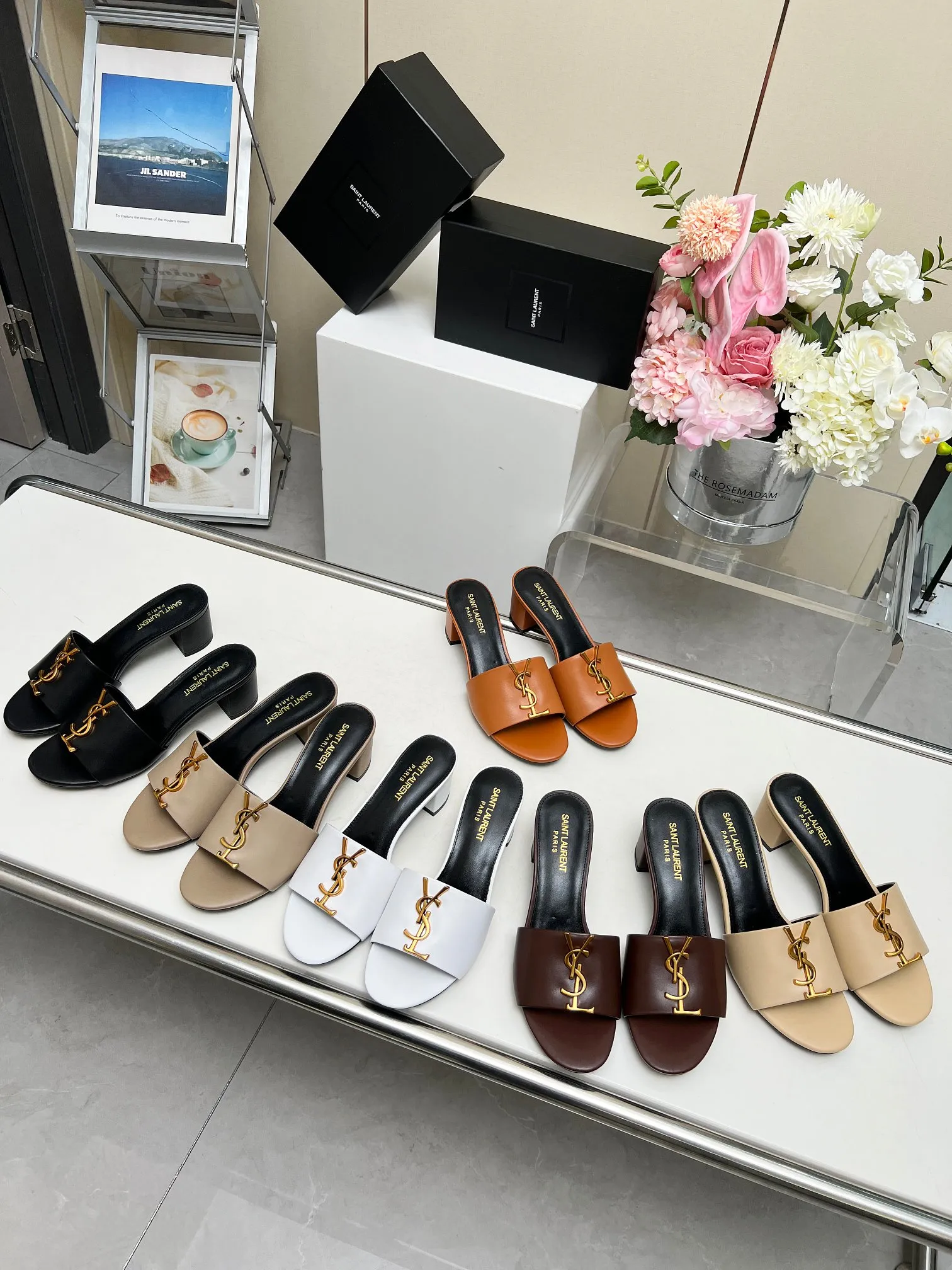 👟👟Ex-factory price 340👟👟 Genuine leather sole +30 Heel height: 5cm Fabric: Cow leather Pads: Sheep leather Size: 35-43 (42, 43 custom-made, non-returnable) [Saint Laurent] Saint Laurent 2024 counter synchronized new model, YSL-logo letter buckle decoration, high-quality and glamorous masterpiece, both temperament and fashion Classic and attractive design style, especially beautiful on the feet